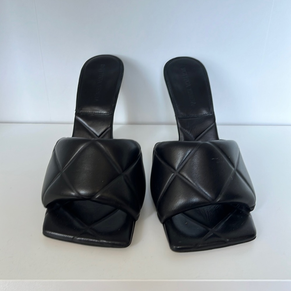 Bottega Veneta black leather Lido 38